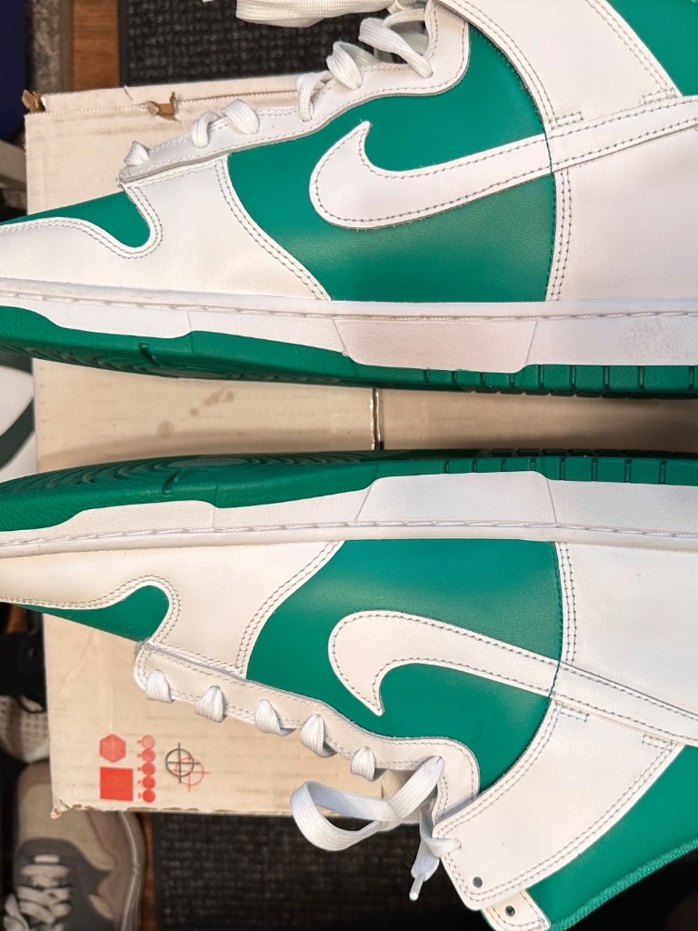 Nike Dunk High 'Stadium Green' features a vibrant leather upper with crisp white - Picture 3 of 4